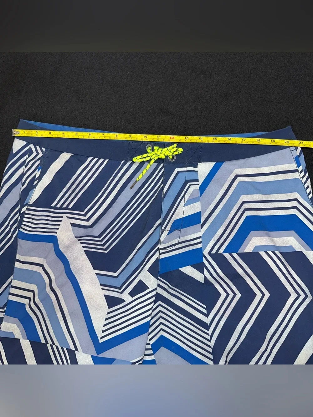 Tommy Bahama bold geometric